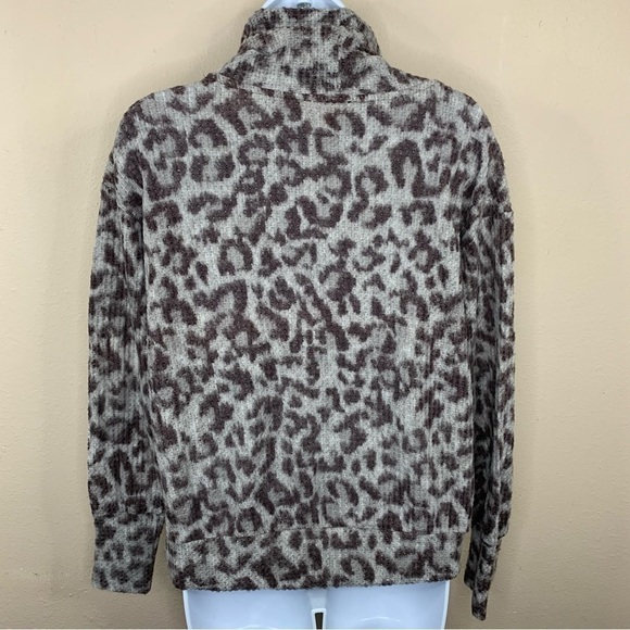 M Como Vintage Beige Leopard Print Cowlneck Pullover Medium Stretch 8 10 - Picture 5 of 9